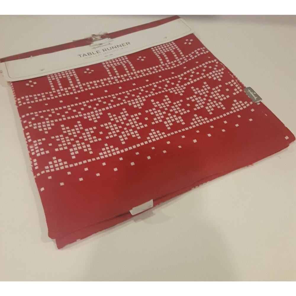 Hallmark Christmas Table Runner Reindeer /Snowflakes 12"x6ft